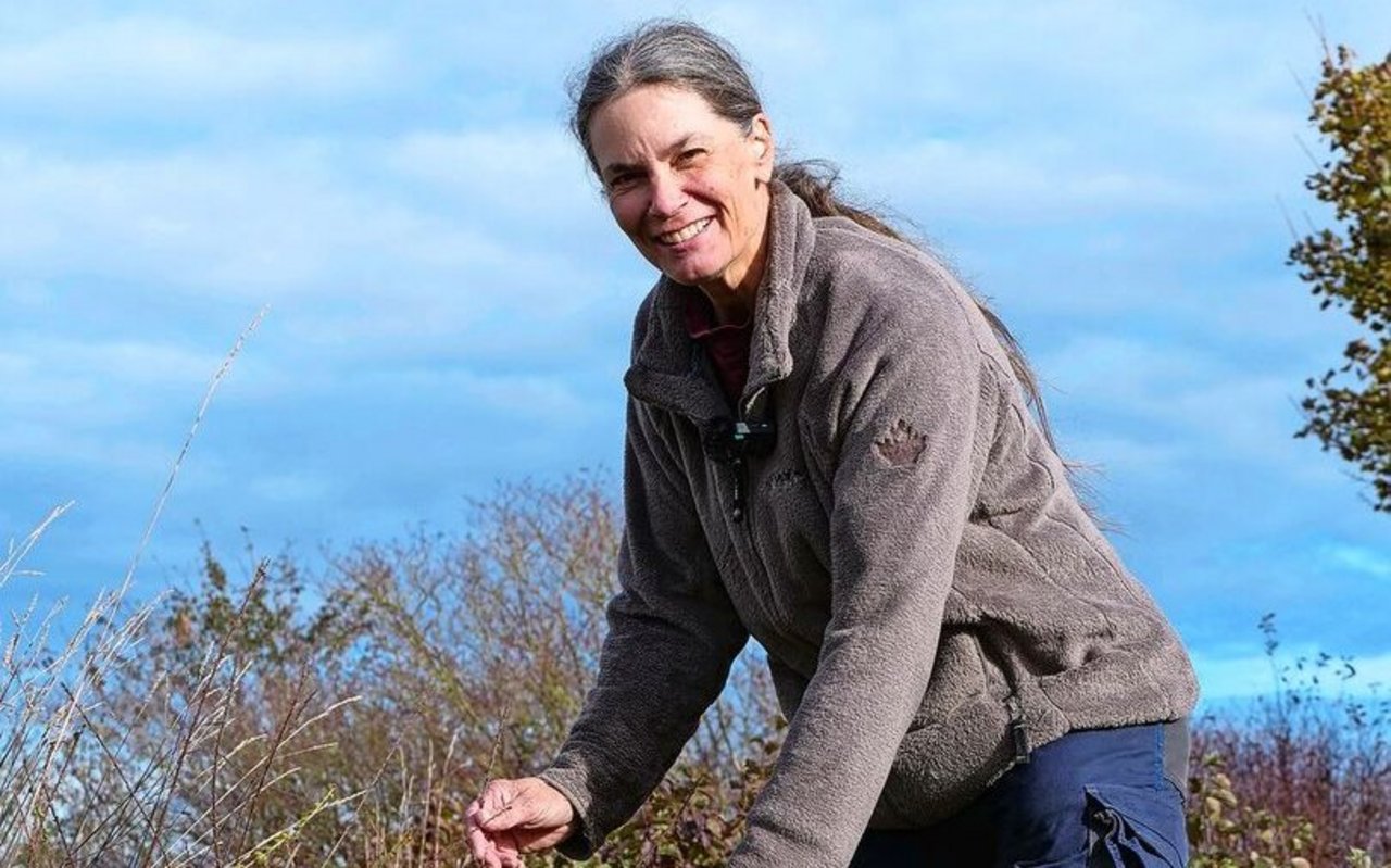 Gabi Uehlinger setzte gemeinsam mit ihrem Vater als einer der ersten Betriebe der Region auf Biodiversitätsflächen. Sie hat 30 Jahre Pflege-Erfahrung.