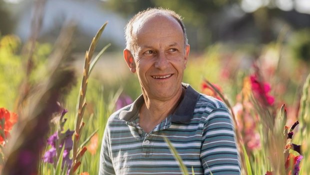 Hans Hagenbuch betreibt in Oberlunkhofen AG und Umgebung seit 30 Jahren Schnittblumenfelder. Bild: Pia Neuenschwander