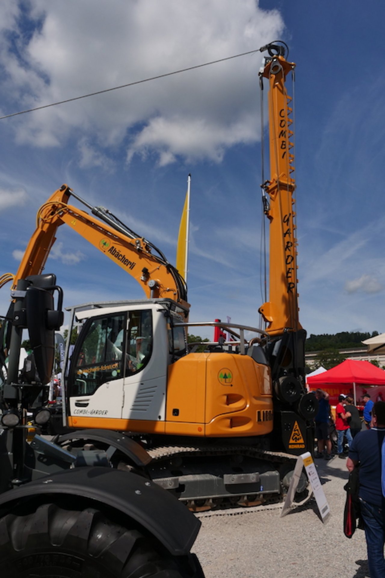 Das Seilkran-System mit Bagger-Prozessor von Liebherr eignet sich für enge Platzverhältnisse. Bild: Beat Schmid