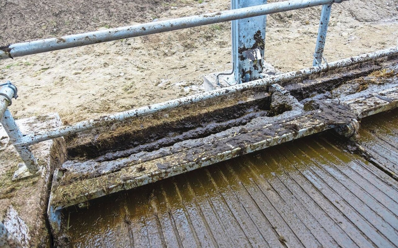 Der Schieber parkiert ausserhalb des Bewegungsraums der Tiere.
