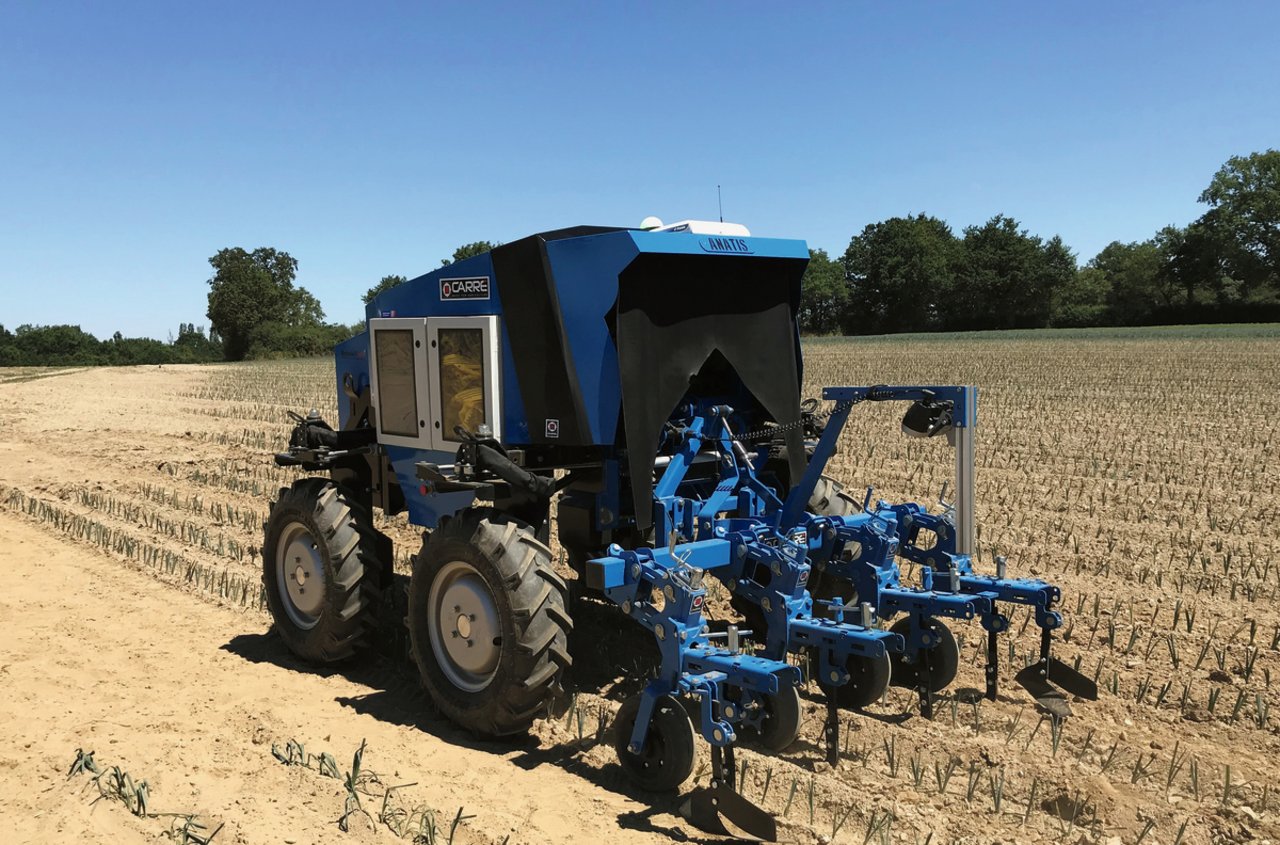Der Feldroboter Anatis von Carré bekämpft Unkraut mechanisch. Zudem analysiert der Roboter den Boden und das Gedeihen der Pflanzen. Bild: Serco Landtechnik AG