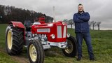Matthias Stirnimann mit seinem Schlüter Compact 850.  (Bild: «die grüne» / Pia Neuenschwander)